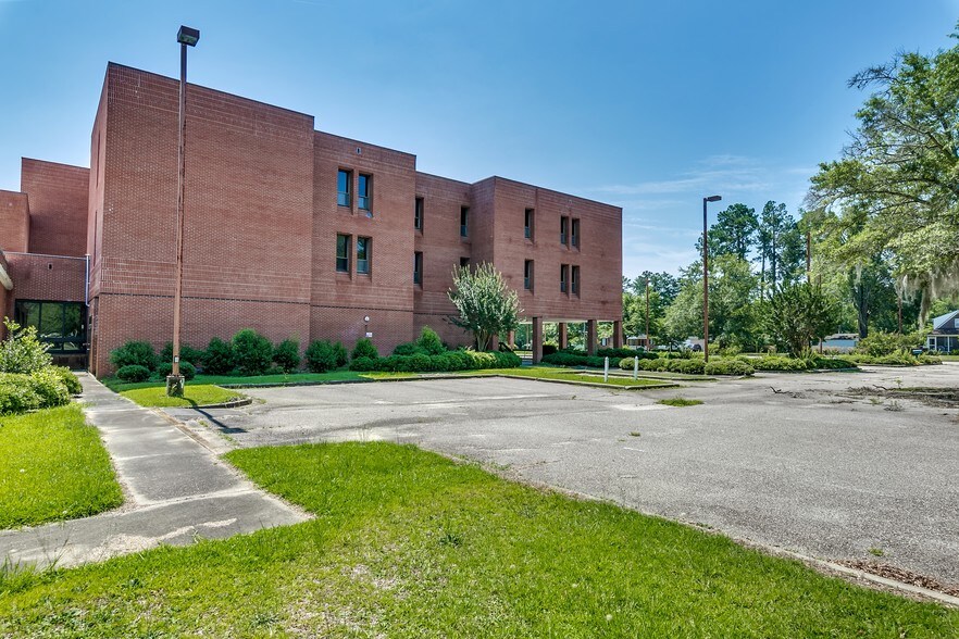 More Photos Of 1202 N Main St, Marion Assisted Living For Sale