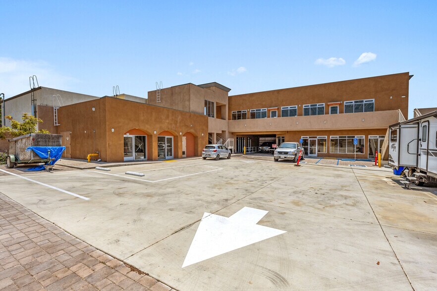 More Photos Of 165 W San Ysidro Blvd, San Ysidro General Retail For Lease