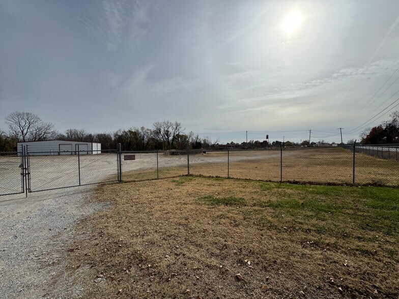 More Photos Of 28677 Amah Pkwy, Claremore Manufacturing For Lease