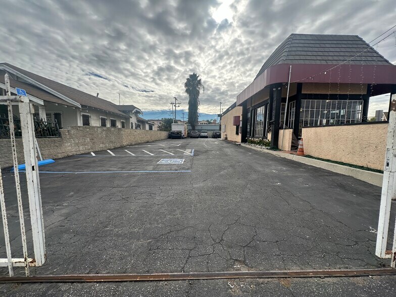 More Photos Of 5960 Crenshaw Blvd, Los Angeles Fast Food For Lease