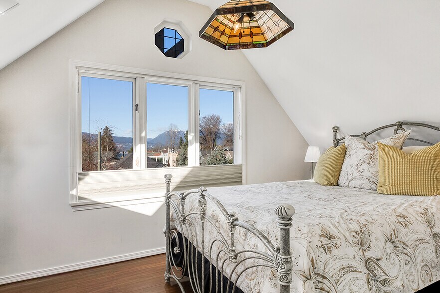 More Photos Of 2814 3rd Av W, Vancouver Hospitality For Sale