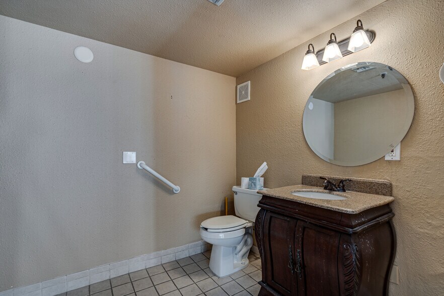 More Photos Of 1270 Broadway, Sonoma Freestanding For Sale