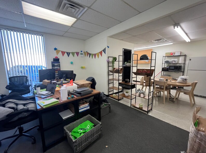 More Photos Of 10518 Gulfdale St, San Antonio Light Distribution For Lease