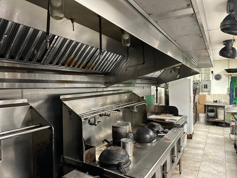 More Photos Of 5517 Menchaca Rd, Austin Restaurant For Sale