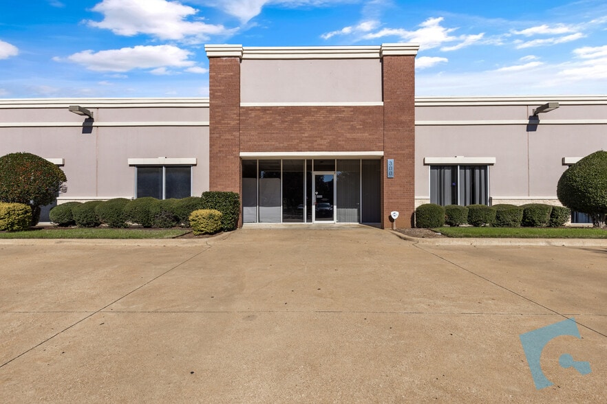 Primary Photo Of 545 S Nolen Dr, Southlake Showroom For Lease
