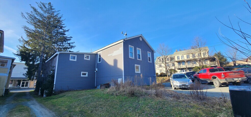 More Photos Of 6 Walnut St, Nicholson Hotel For Sale