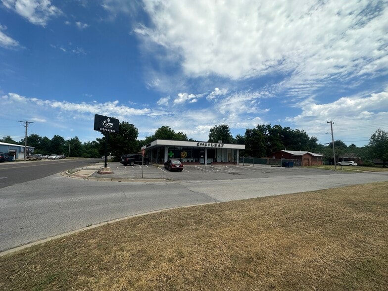 More Photos Of 6530-6534 NW 36th St, Bethany Storefront Retail Office For Sale
