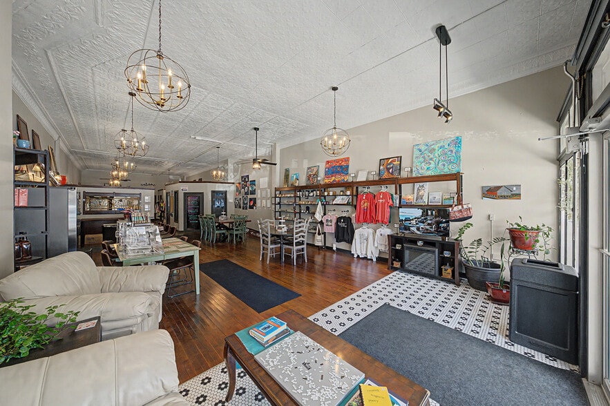 More Photos Of 806 12th St, Belle Plaine Storefront Retail Residential For Sale