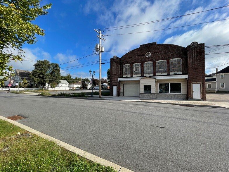 Primary Photo Of 36 Luzerne Ave, West Pittston Freestanding For Sale