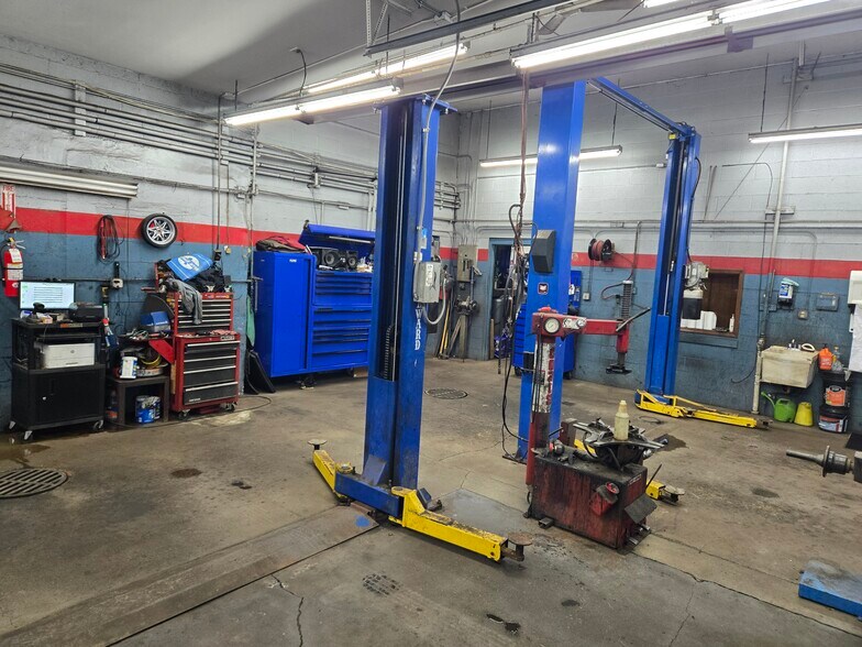 More Photos Of 2671 Seneca St, West Seneca Auto Repair For Sale