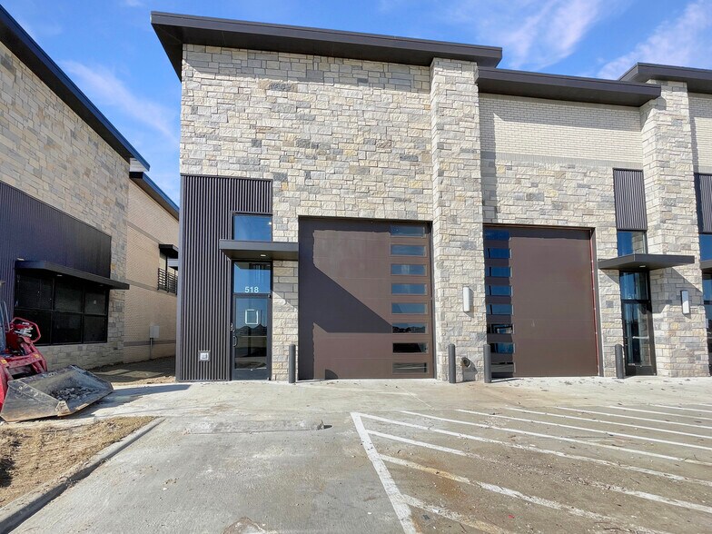 More Photos Of 2601 TX-121, Lewisville Showroom For Sale