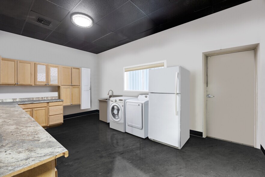 More Photos Of 1626 W Broadway Ave, Moses Lake Storefront For Lease