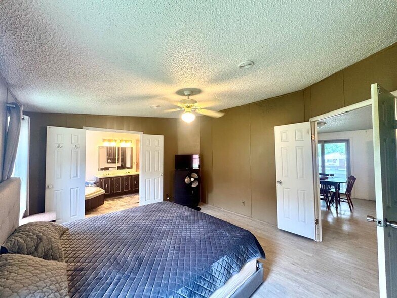 More Photos Of 158 Caloric Rd., Mullens Flex For Sale