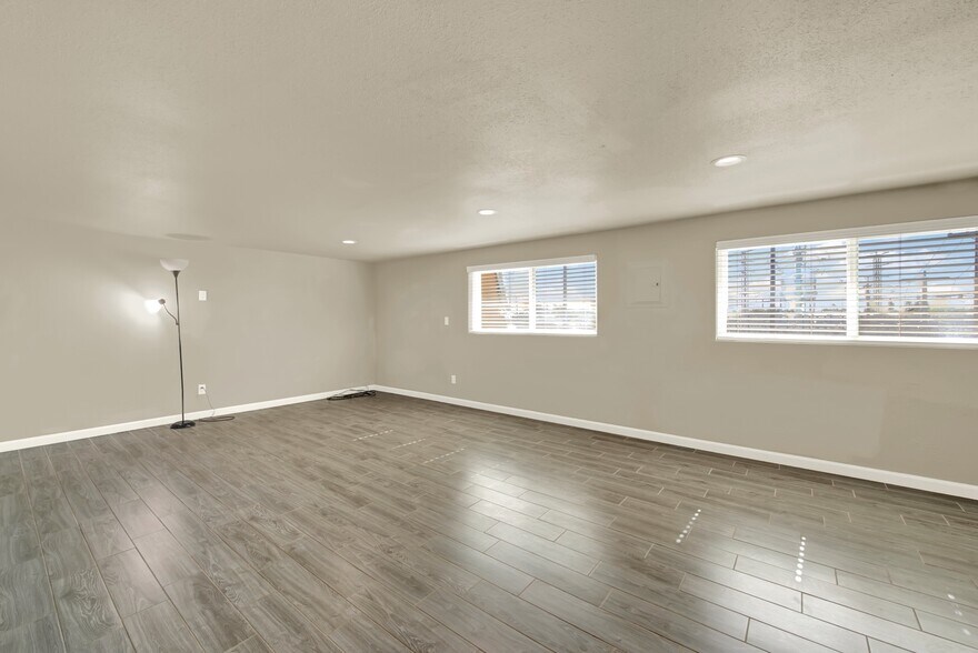 More Photos Of 124 S Porter Rd, Dixon Service For Sale