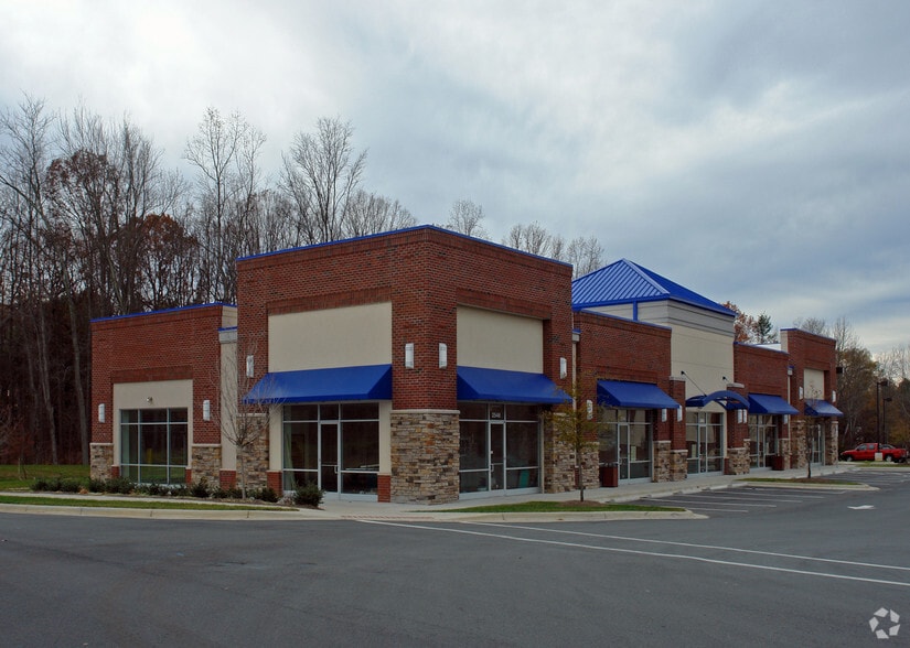 More Photos Of 2538-2546 Somerset Center Dr, Winston-Salem Storefront For Lease