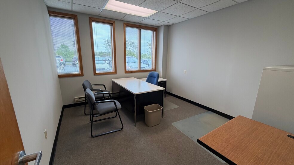 More Photos Of 2925 William Penn Hwy, Easton Office For Lease