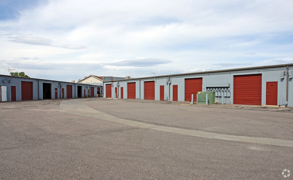 More Photos Of 720 Billings St, Aurora Showroom For Lease