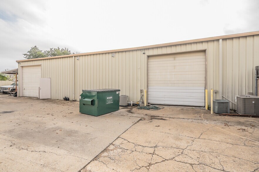 More Photos Of 424 S Bryan Belt Line Rd, Mesquite Showroom For Sale