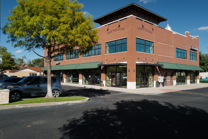 More Photos Of 300-318 S Main St, Weatherford Unknown For Lease