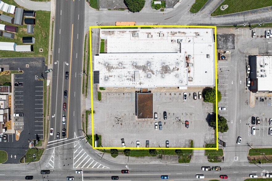 More Photos Of 2910 Fort Campbell Blvd, Hopkinsville Hotel For Sale