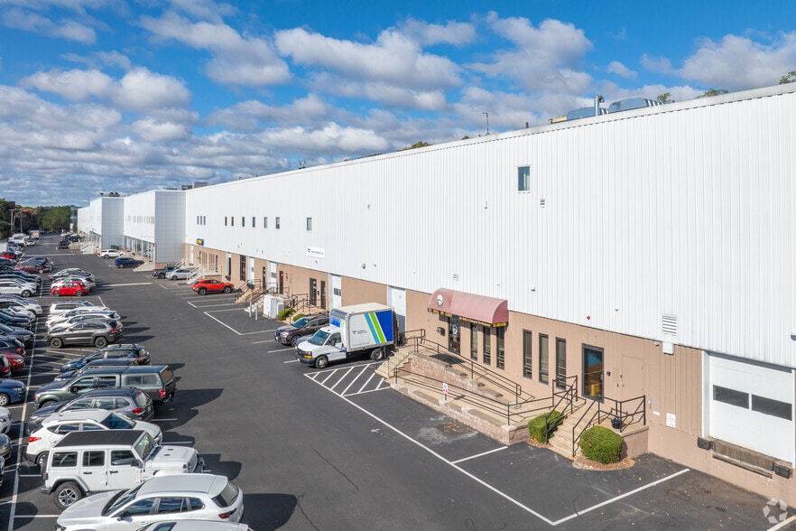 More Photos Of 411 Waverley Oaks Rd, Waltham Light Manufacturing For Lease