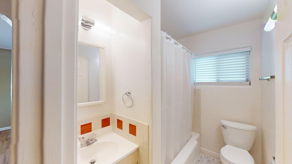 More Photos Of 1209 Dr Martin Luther King Jr Ave NE, Albuquerque Apartments For Sale