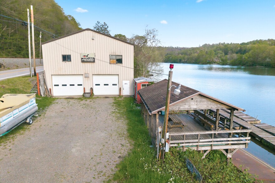 More Photos Of 490 Fort Martin Rd, Maidsville Flex For Sale