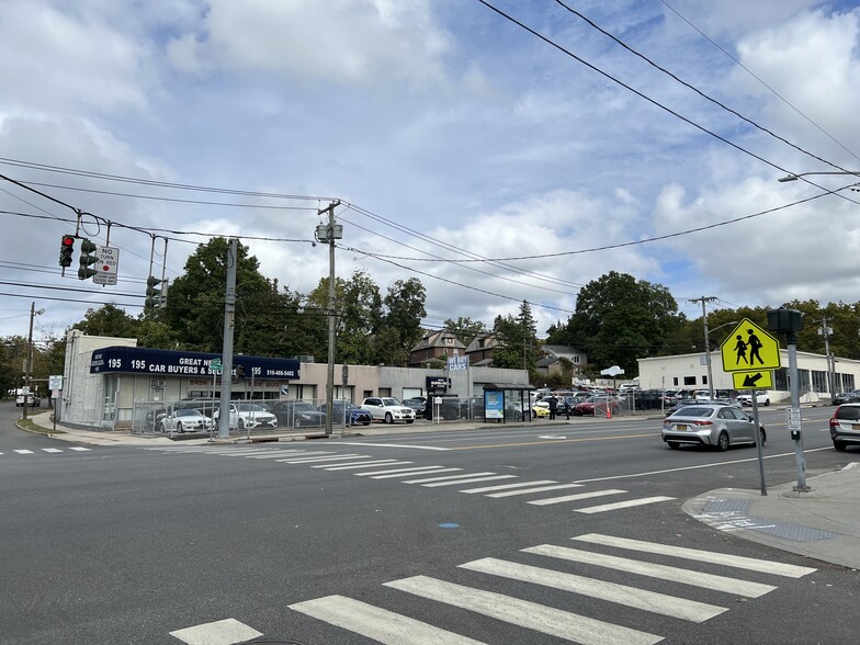 Primary Photo Of 195 Northern Blvd, Great Neck Auto Dealership For Sale