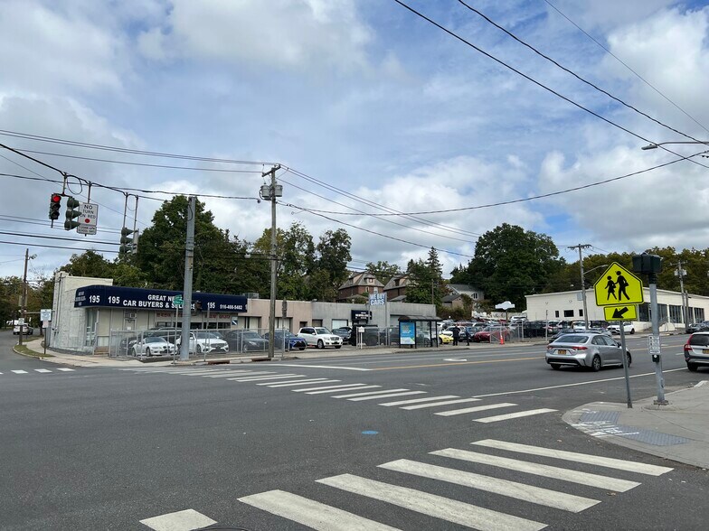 More Photos Of 195 Northern Blvd, Great Neck Auto Dealership For Lease