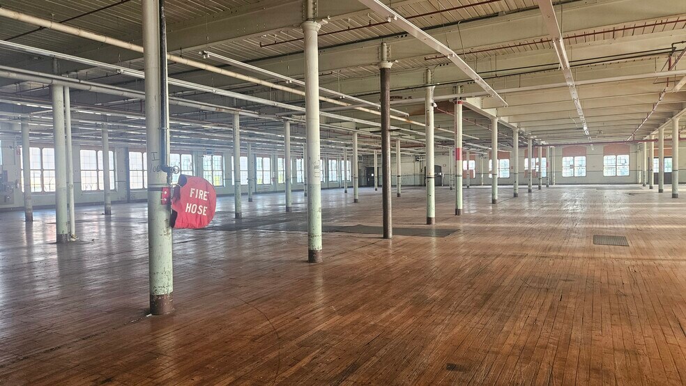 More Photos Of 159 Singleton St, Woonsocket Manufacturing For Lease