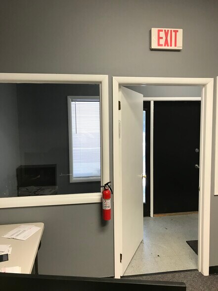 More Photos Of 55 N County Line Rd, Jackson Office For Lease