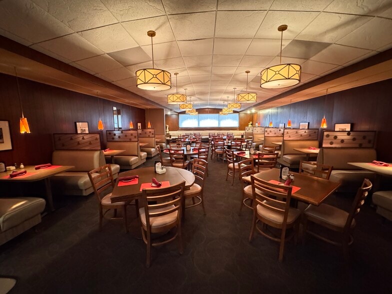 More Photos Of 572 2nd Ave, Troy Restaurant For Sale