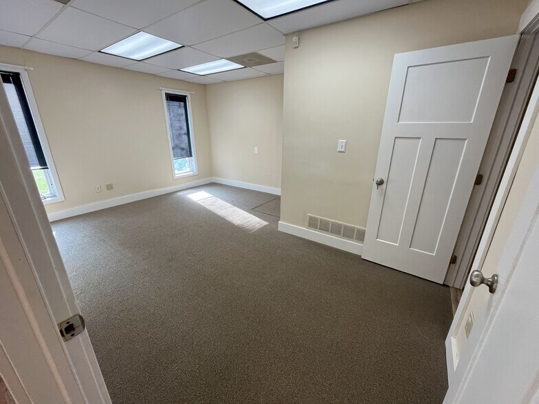 More Photos Of 5182 Blazer Pky, Dublin Office For Sale