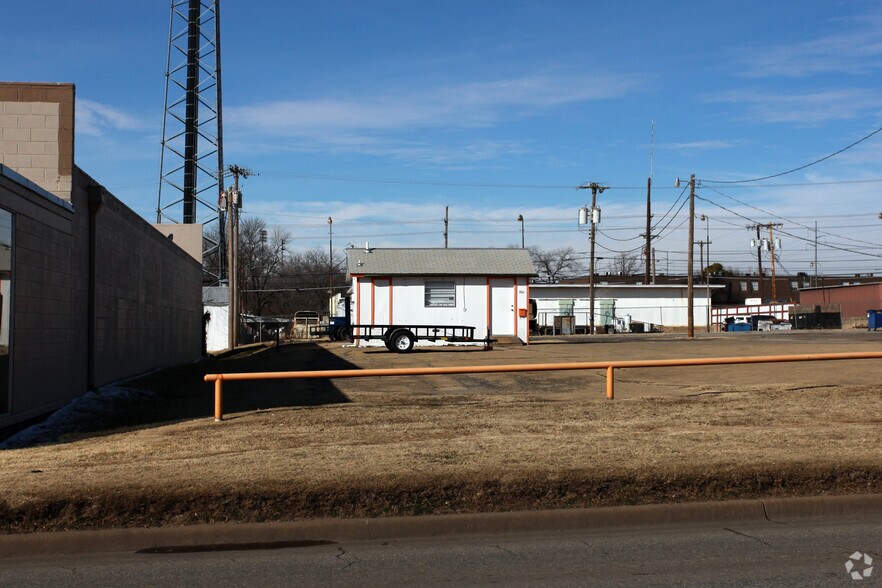 Primary Photo Of 700 N Main, Stillwater Auto Dealership For Lease