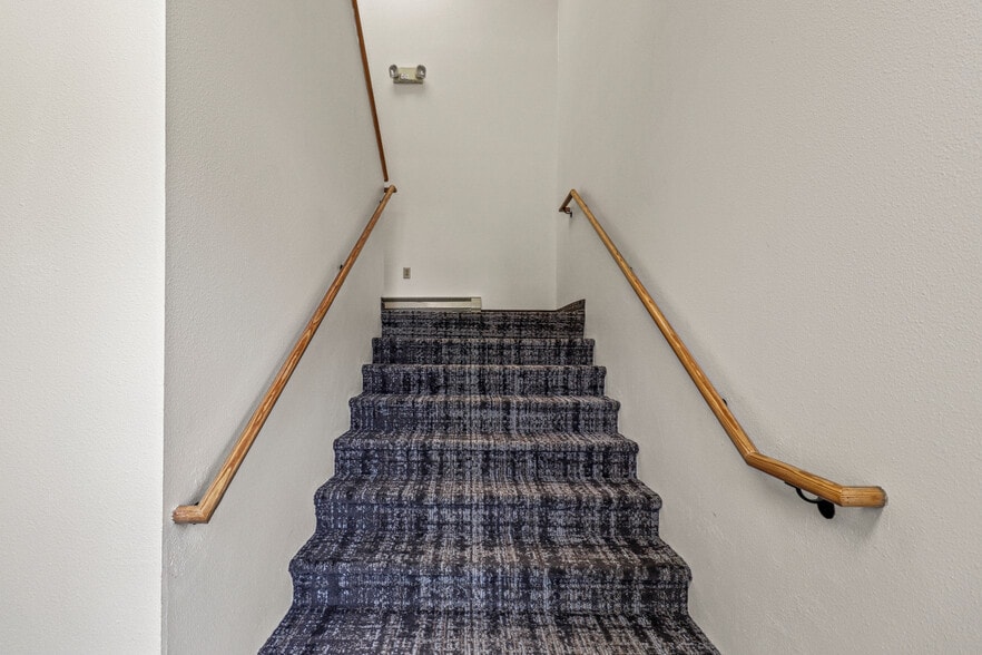 More Photos Of 726 S Lake Ave, Phillips Hotel For Sale