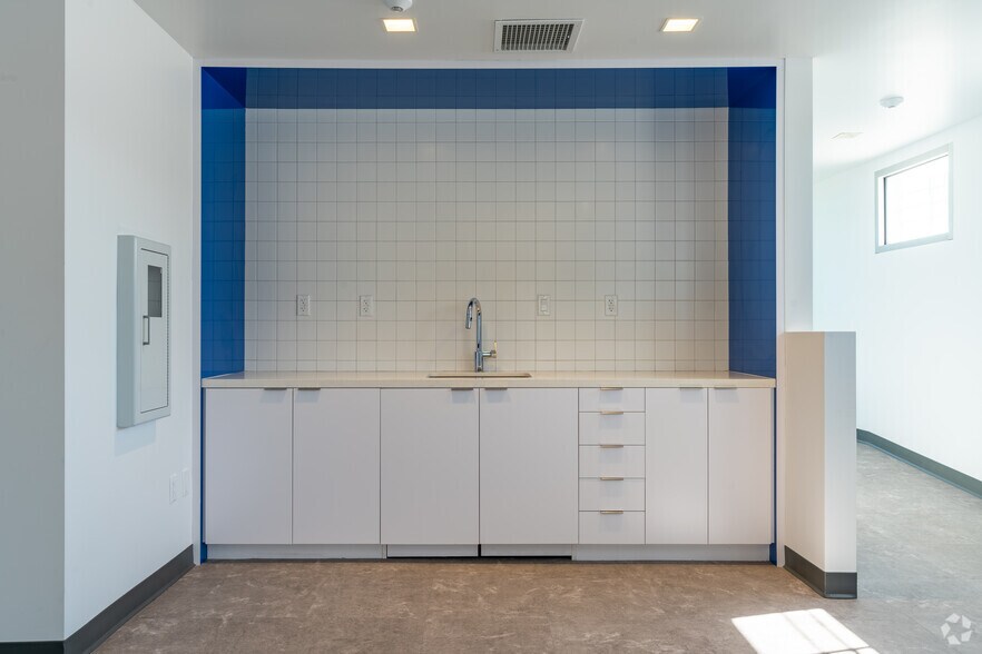 More Photos Of 5380 Alhambra Ave, Los Angeles Research And Development For Sale