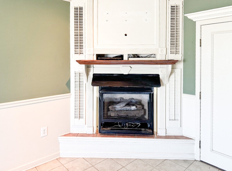 More Photos Of 202 Harold King Dr, Benton Office For Sale