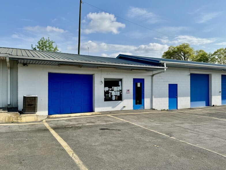 More Photos Of 2833 Western Ave, Knoxville Freestanding For Sale