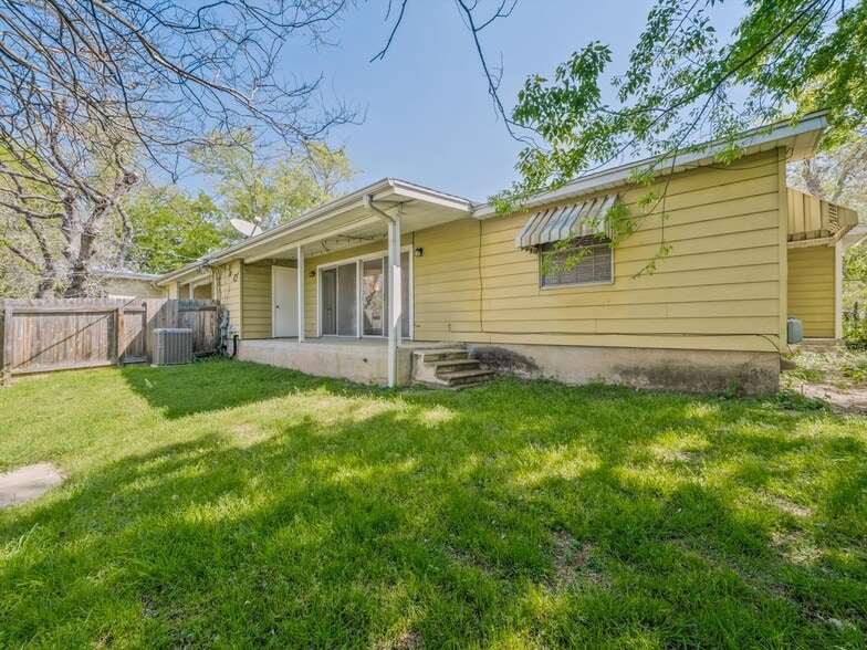 More Photos Of 2326 Hartford Rd, Austin Apartments For Sale
