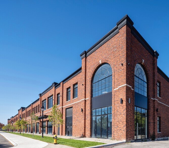 More Photos Of 2650 St Clair Av W, Toronto Freestanding For Sale