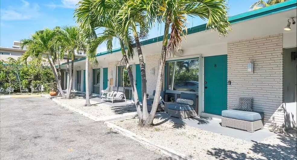 Primary Photo Of 333 Palm St, Hollywood Apartments For Sale