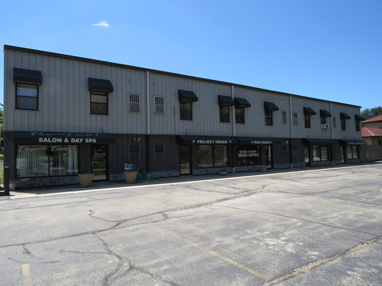 More Photos Of 113-137 W Wapella St, Minooka General Retail For Lease