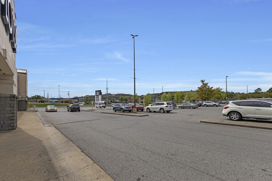 More Photos Of 5560 Nolensville Pike, Nashville Department Store For Lease