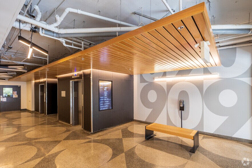 More Photos Of 90 Rue Beaubien O, Montréal Loft Creative Space For Lease