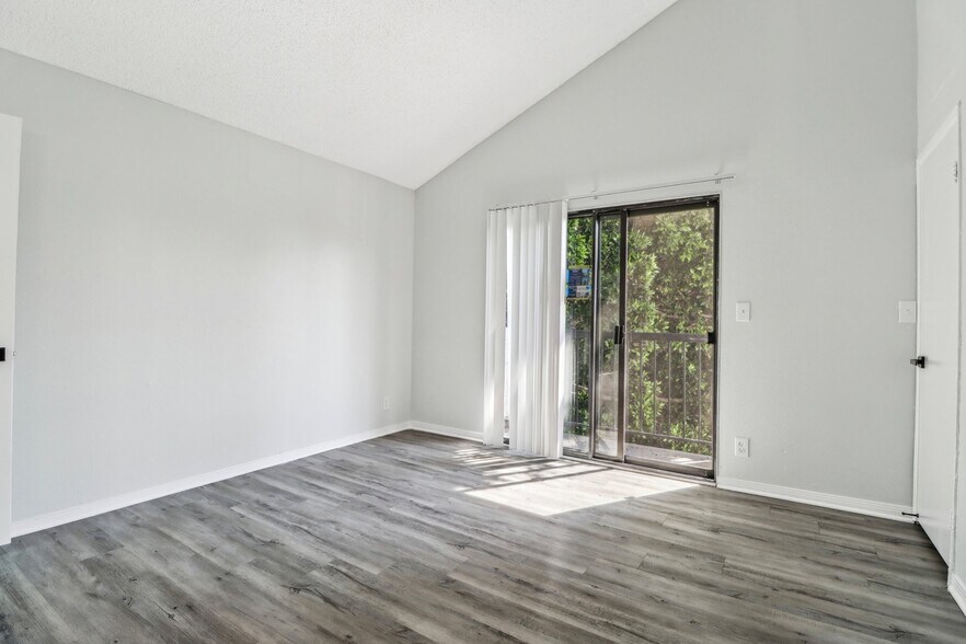 More Photos Of 311 S New Hampshire Ave, Los Angeles Apartments For Sale