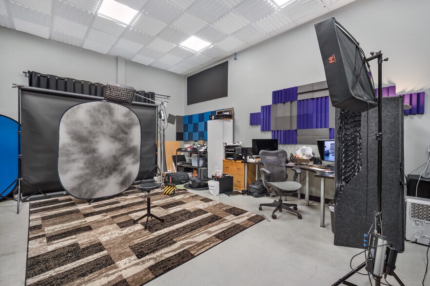 More Photos Of 2866 Roosevelt Blvd, Clearwater Showroom For Sale