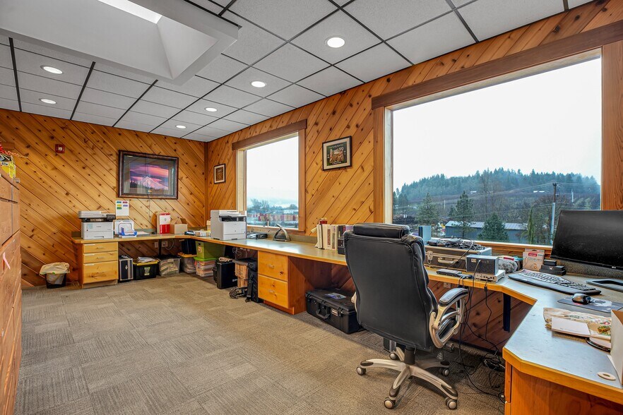 More Photos Of Stadelman, Hood River Industrial For Sale