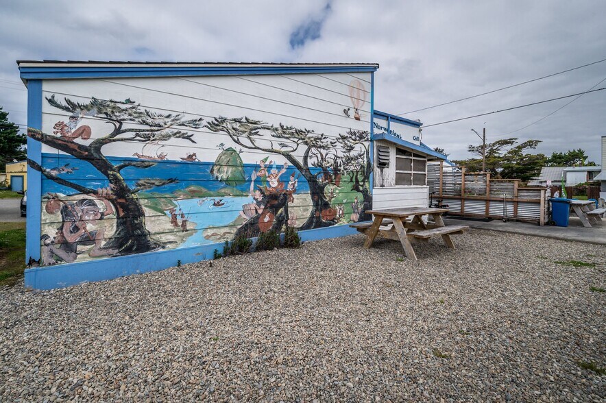 More Photos Of 259 6th St, Port Orford Restaurant For Sale