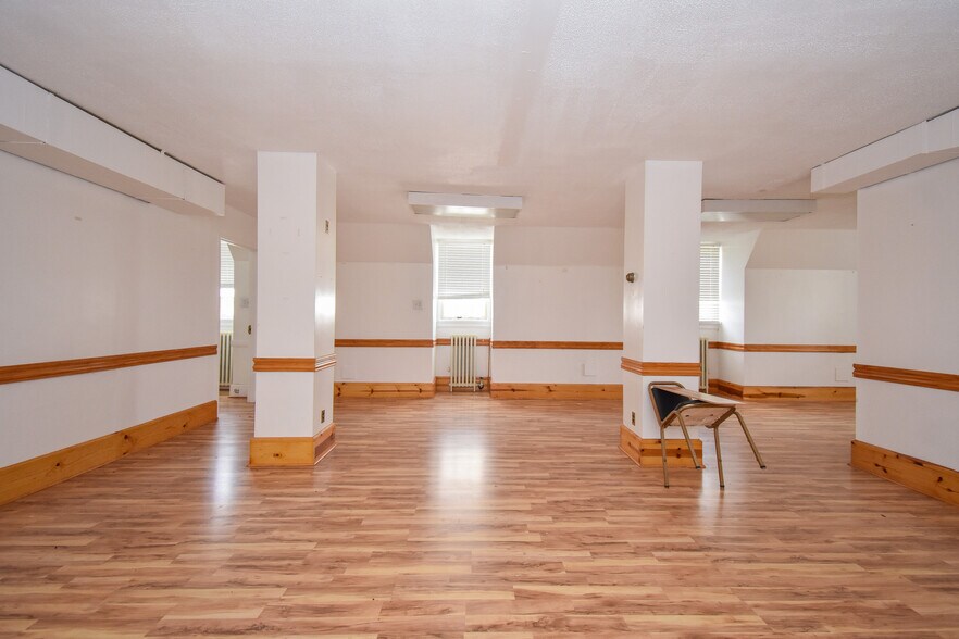 More Photos Of 82 Court Sq, Alexander City Flex For Sale