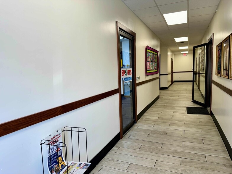More Photos Of 115-159 Marion Blvd, Marion General Retail For Lease